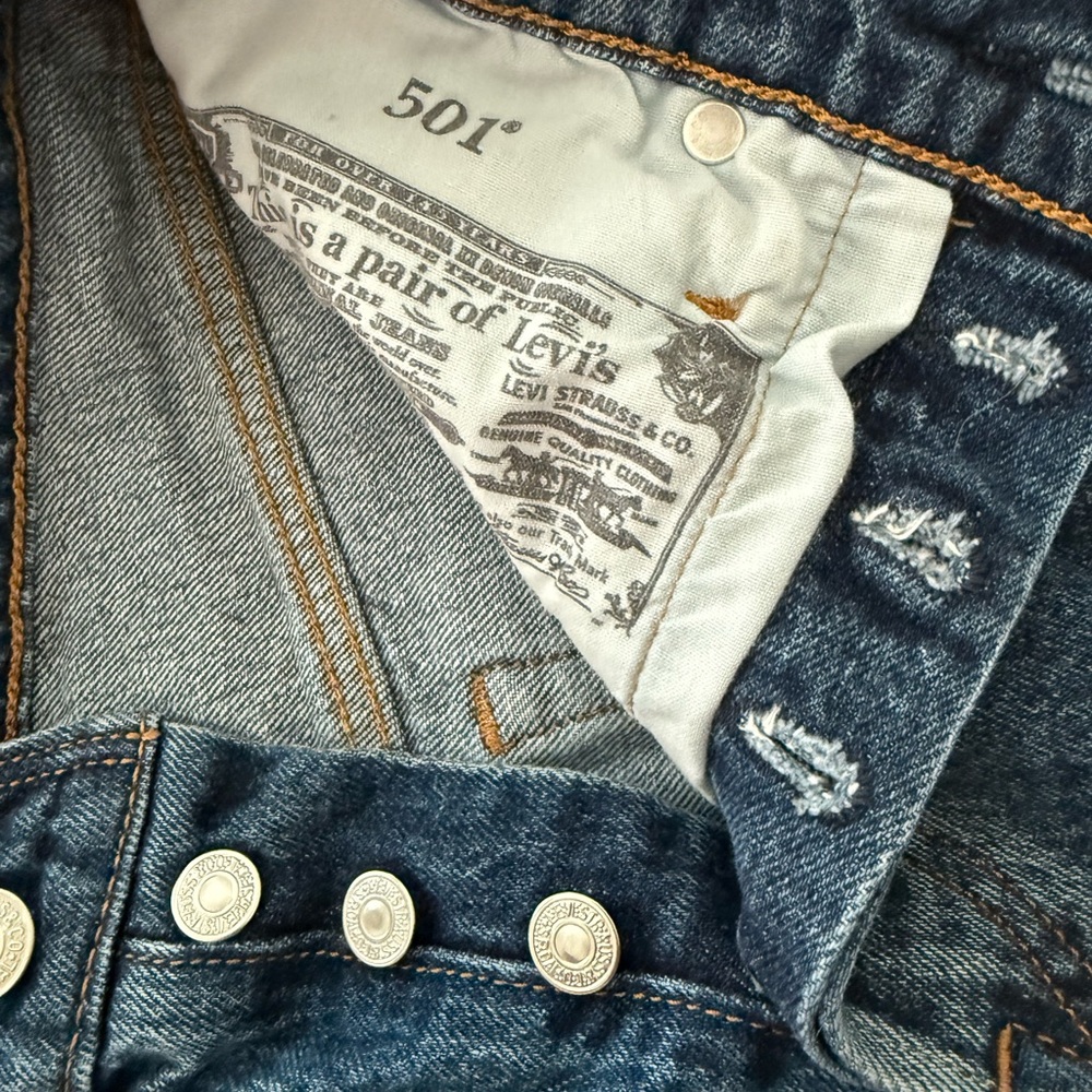 Women’s Levi 501 shorts - Picture 2 of 4